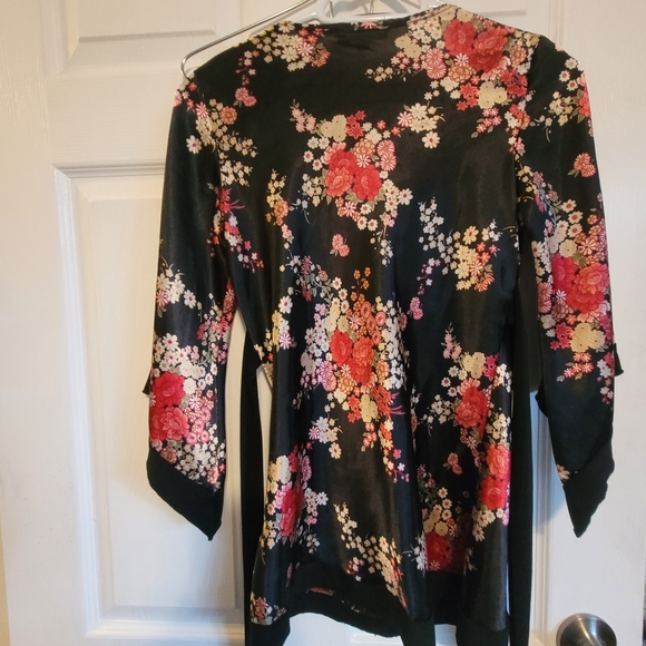 Pretty Moa Moa floral blouse - Picture 8 of 12